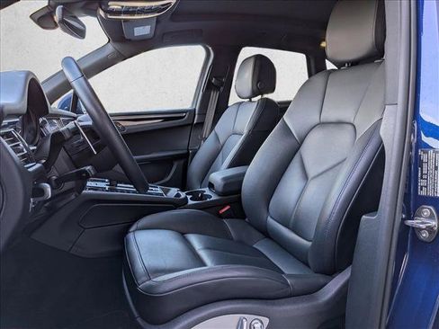 Used 2025 Porsche Macan image 5