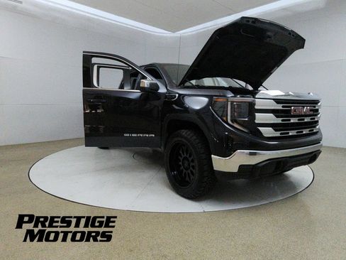 Used 2023 GMC Sierra 1500 SLE w/ Enhanced Capability Package AWD/4WD image 9