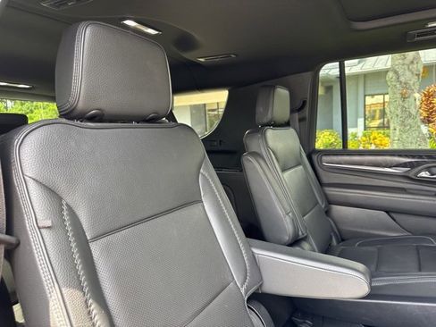 Used 2023 GMC Yukon XL Denali image 16