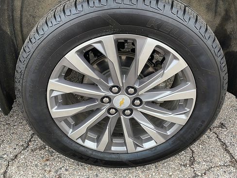 Used 2023 Chevrolet Traverse Premier image 7