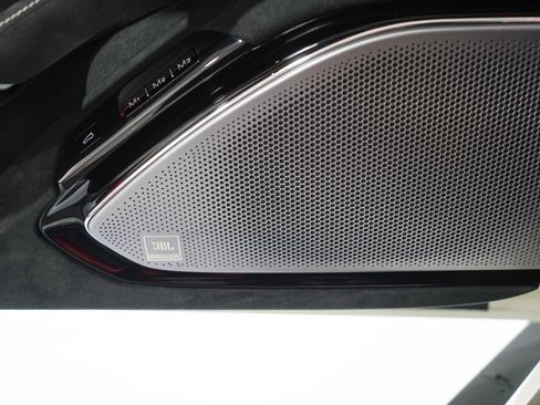 Used 2024 Ferrari Roma RWD image 18