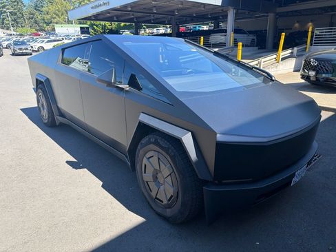 Used 2025 Tesla Cybertruck AWD Crew Cab image 3