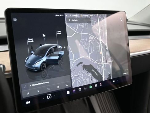 Used 2024 Tesla Model Y Long Range image 11