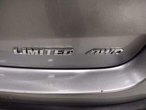 Used 2019 Toyota Highlander Limited image 14