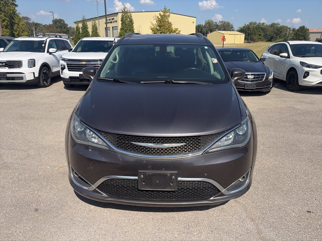 Used 2018 Chrysler Pacifica Touring-L FWD image 9