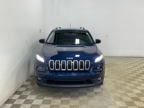 Used 2018 Jeep Cherokee Latitude image 2