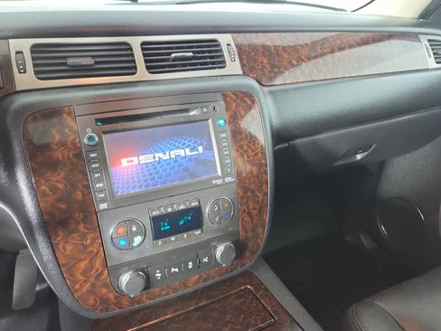 Used 2014 GMC Yukon XL Denali AWD/4WD image 26