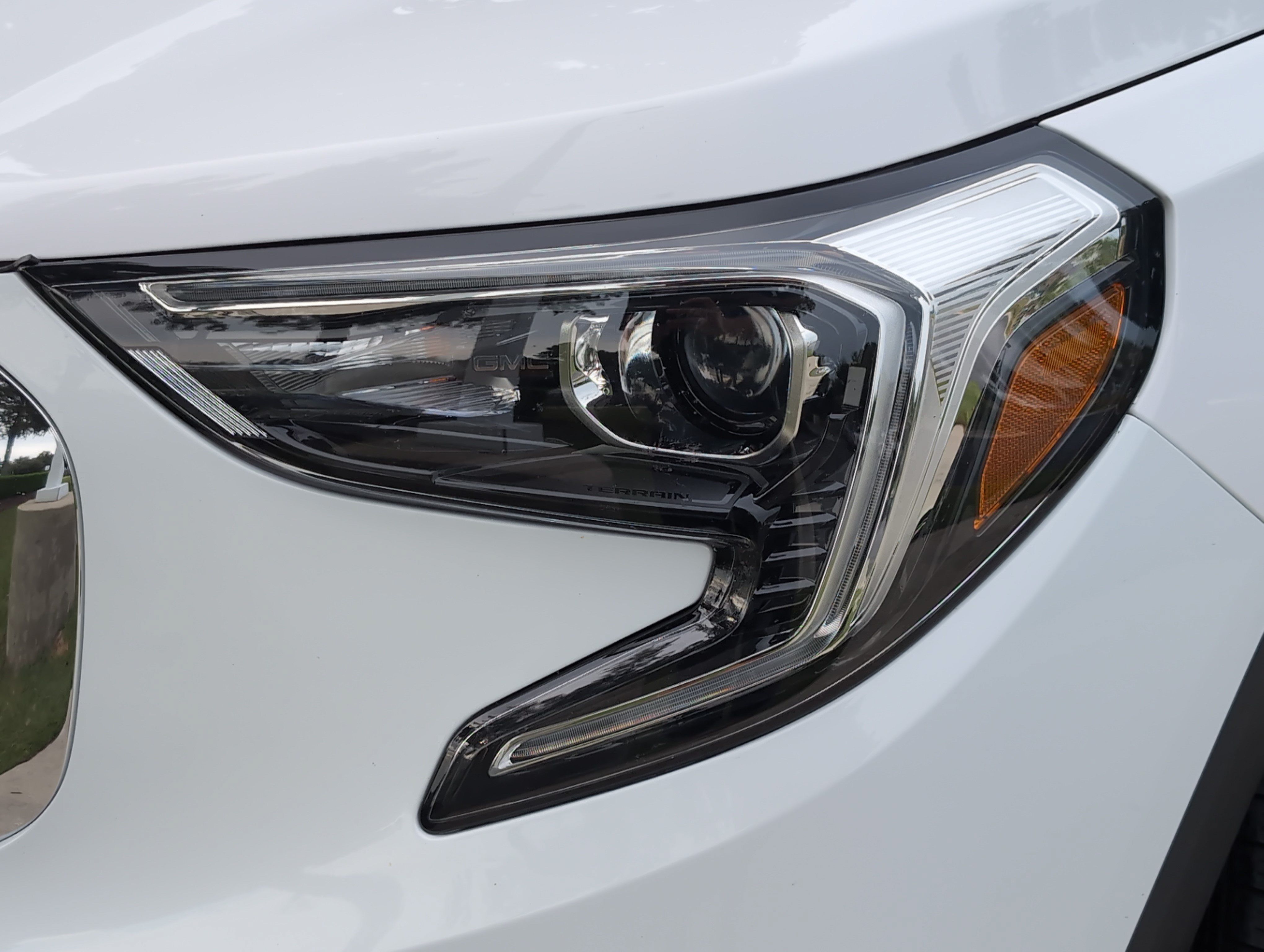 Used 2018 GMC Terrain SLE w/ Driver Convenience Package FWD image 6