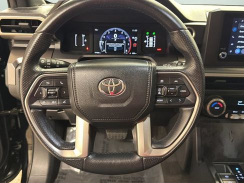 Used 2025 Toyota 4Runner SR5 AWD/4WD image 12