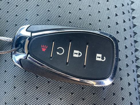 Used 2025 Chevrolet Trax LT image 28