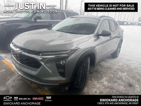 Used 2024 Chevrolet Trax LT w/ LT Convenience Package image 1