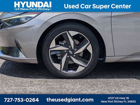 Used 2022 Hyundai Elantra Limited w/ Cargo Package FWD image 10