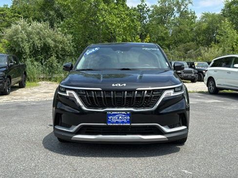 Used 2024 Kia Carnival LX FWD image 3