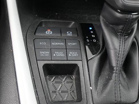 Used 2024 Toyota RAV4 XLE AWD/4WD image 30