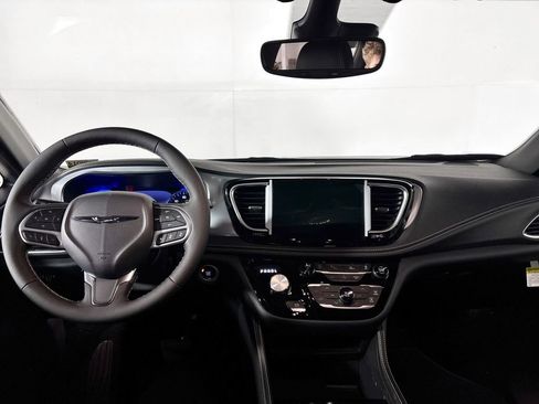 New 2026 Chrysler Pacifica Limited image 12