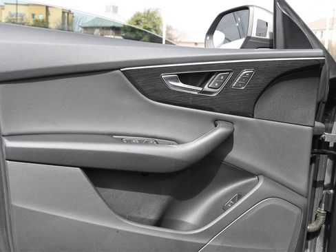 Used 2019 Audi Q8 Premium image 16