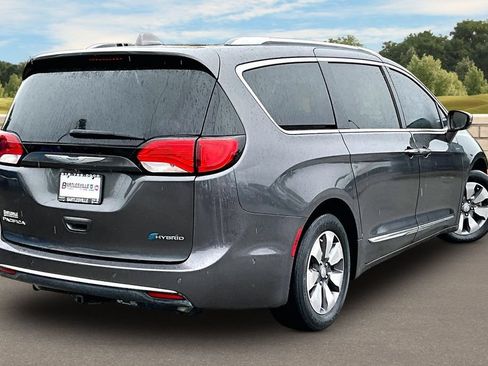 Used 2018 Chrysler Pacifica Limited w/ Advanced Safetytec Group FWD image 12
