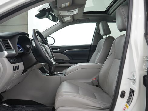 Used 2017 Toyota Highlander Limited AWD/4WD image 27
