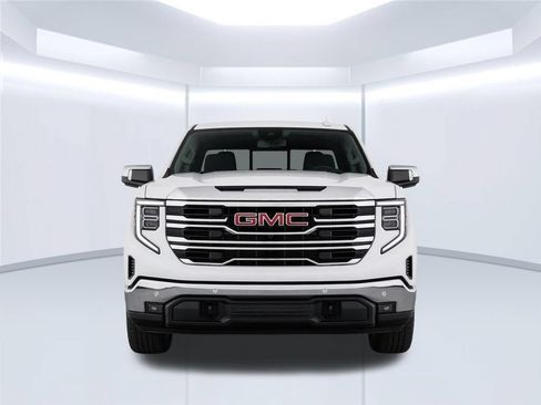 Used 2022 GMC Sierra 1500 SLT w/ SLT Premium Plus Package AWD/4WD image 7