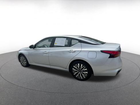 Used 2024 Nissan Altima 2.5 SV FWD image 10
