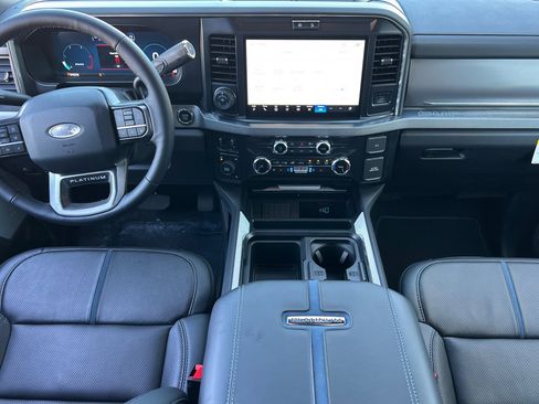 Used 2025 Ford F450 Platinum w/ FX4 Off-Road Package image 13