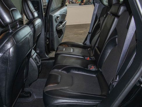 Used 2022 Jeep Cherokee Limited AWD/4WD image 15