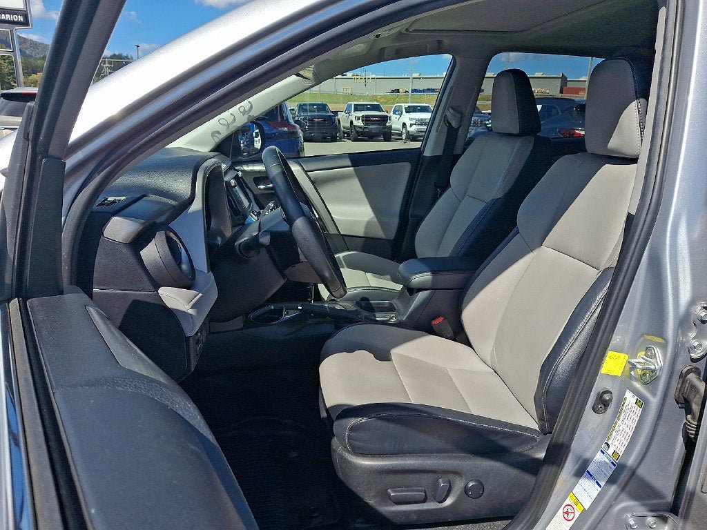 Used 2018 Toyota RAV4 Limited w/ Advanced Technology Package AWD/4WD image 13