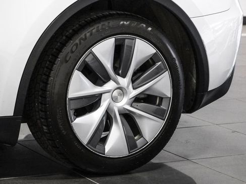 Used 2023 Tesla Model Y Long Range AWD/4WD image 45