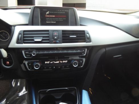 Used 2018 BMW 320i xDrive Sedan image 28