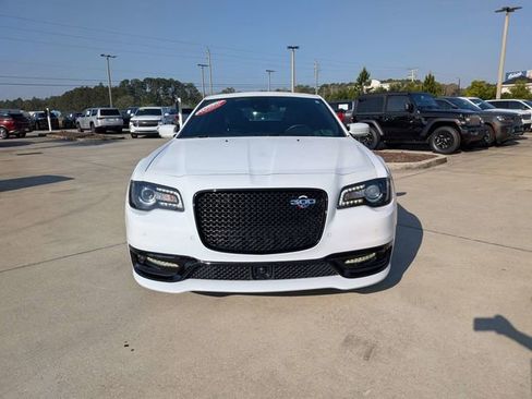 Certified 2023 Chrysler 300 C RWD image 8