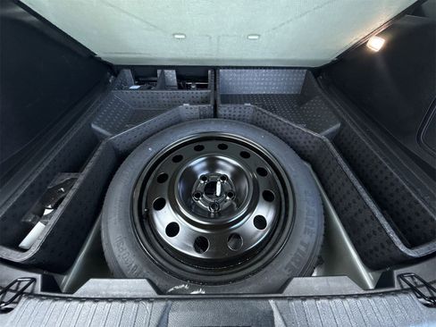 Used 2024 Ford Edge Titanium image 35