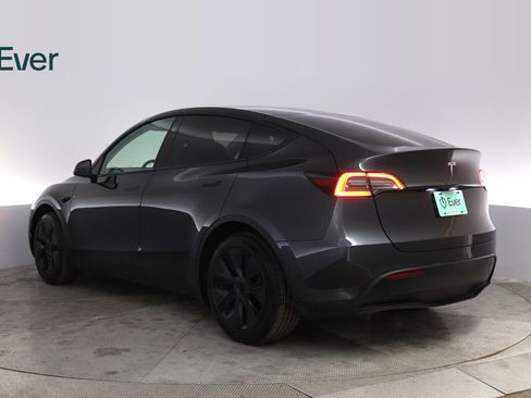 Used 2025 Tesla Model Y Long Range RWD image 17