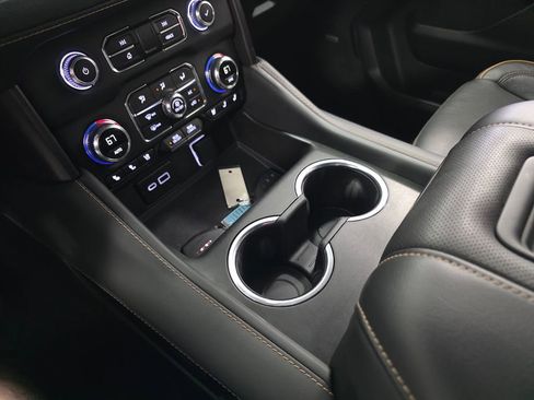 Used 2023 GMC Yukon AT4 w/ Technology Package AWD/4WD image 24