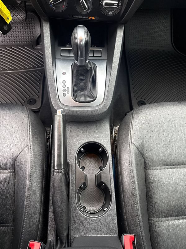 Used 2013 Volkswagen Jetta SE FWD image 23