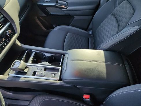 Used 2024 Nissan Pathfinder SV w/ Black Appearance Package image 11