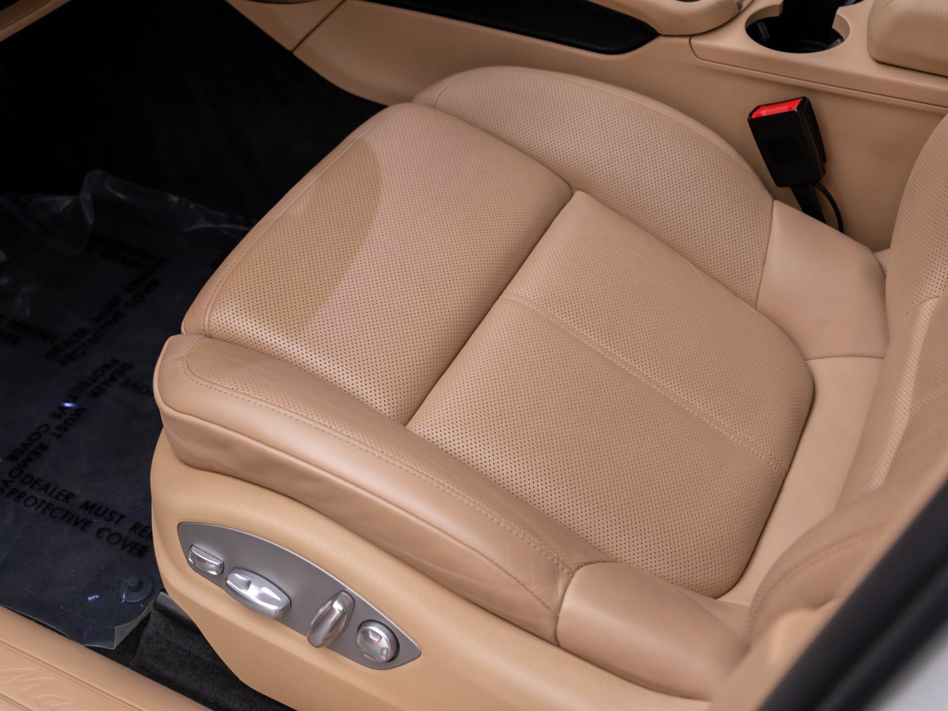 Certified 2023 Porsche Macan AWD/4WD image 15