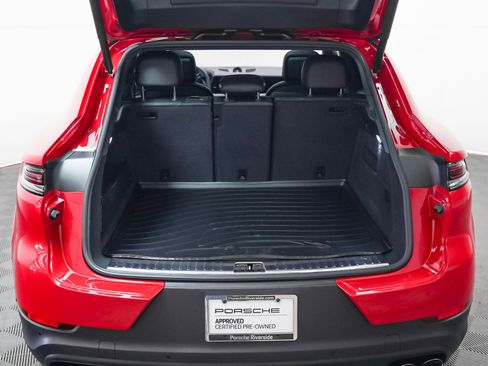 Certified 2025 Porsche Cayenne Coupe image 28