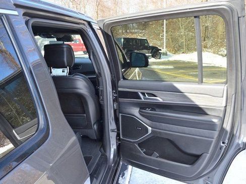 Used 2024 Jeep Wagoneer Series III image 34