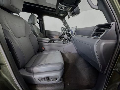 Used 2025 Lexus GX 550 w/ Accessory Package (2T) AWD/4WD image 35