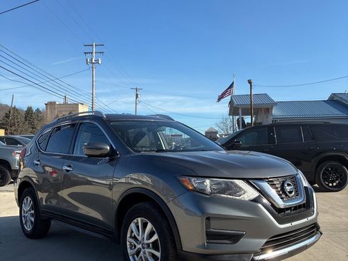 Used 2017 Nissan Rogue SV w/ SV Premium Package image 7