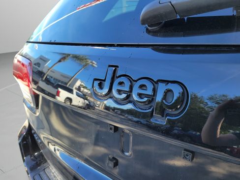 Used 2020 Jeep Grand Cherokee Altitude AWD/4WD image 29