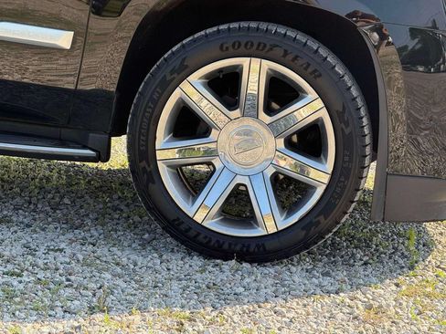 Used 2019 Cadillac Escalade Luxury AWD/4WD image 7
