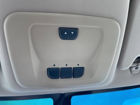 Used 2009 Chevrolet Impala LTZ FWD image 25
