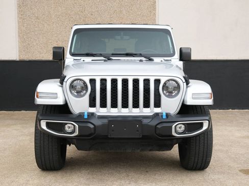 Used 2023 Jeep Wrangler Unlimited Sahara AWD/4WD image 2