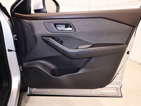 Used 2022 Nissan Rogue SV FWD image 19