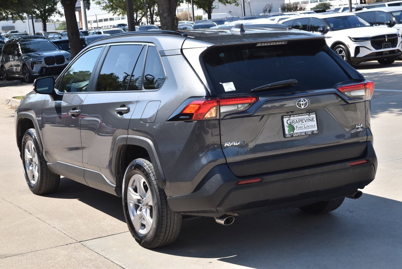 Used 2025 Toyota RAV4 XLE AWD/4WD image 10