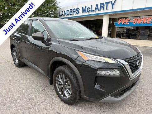 Used 2022 Nissan Rogue S FWD image 2