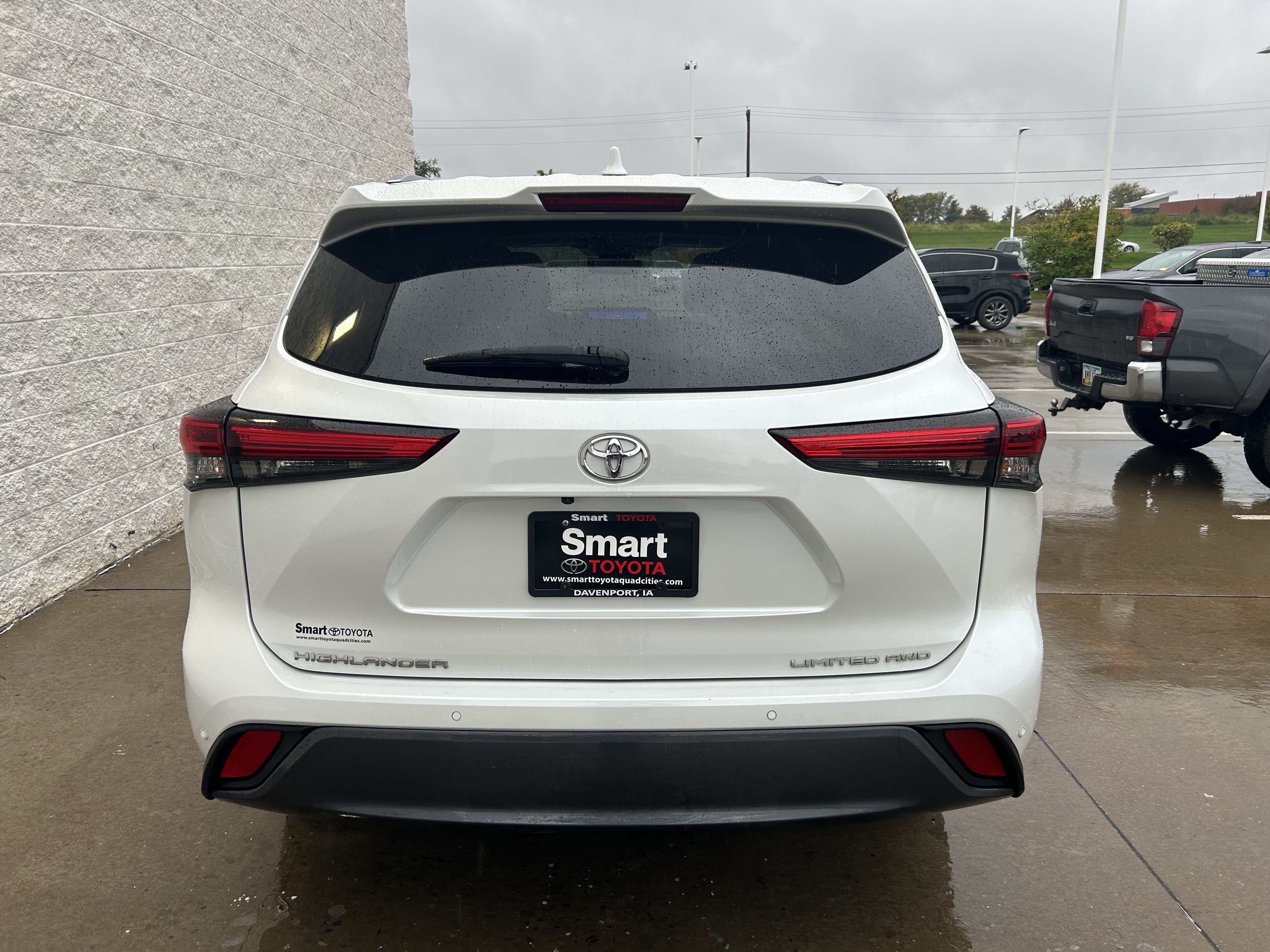 Used 2023 Toyota Highlander Limited AWD/4WD image 4