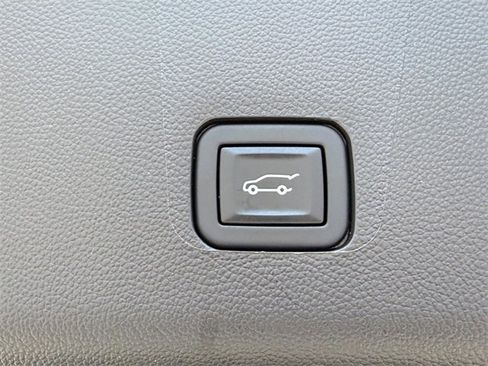 Certified 2021 Chevrolet Traverse LT w/ LT Premium Package image 13