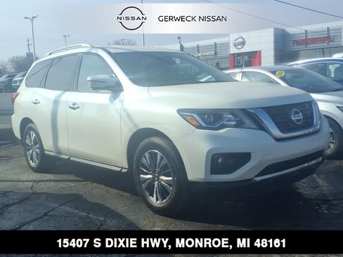 Used 2019 Nissan Pathfinder SL image 1